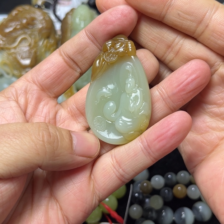 d***m和田玉（糖玉）未镶嵌挂件