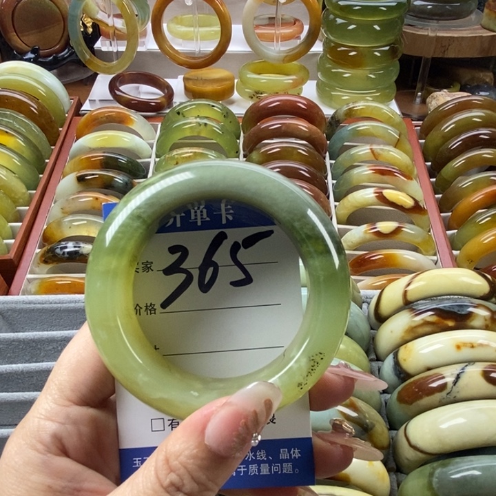 蛇纹石玉未镶嵌手镯52