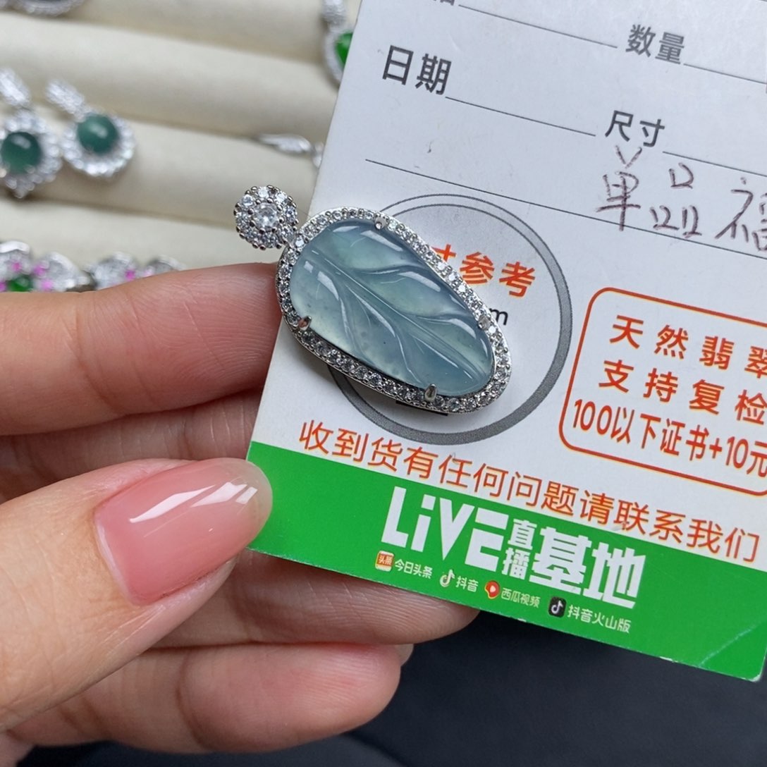 翡翠颈饰未镶嵌翡翠