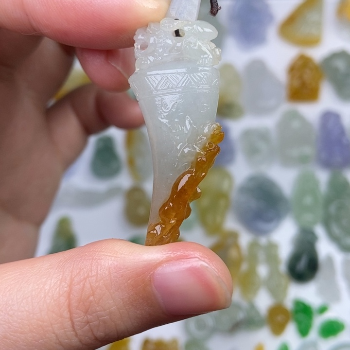 定制翡翠未镶嵌龙牙