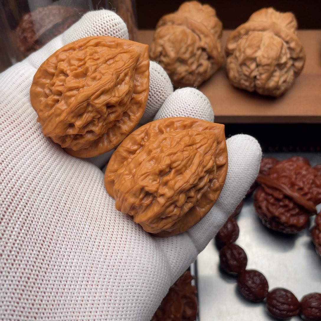 文玩核桃吊坠大红袍