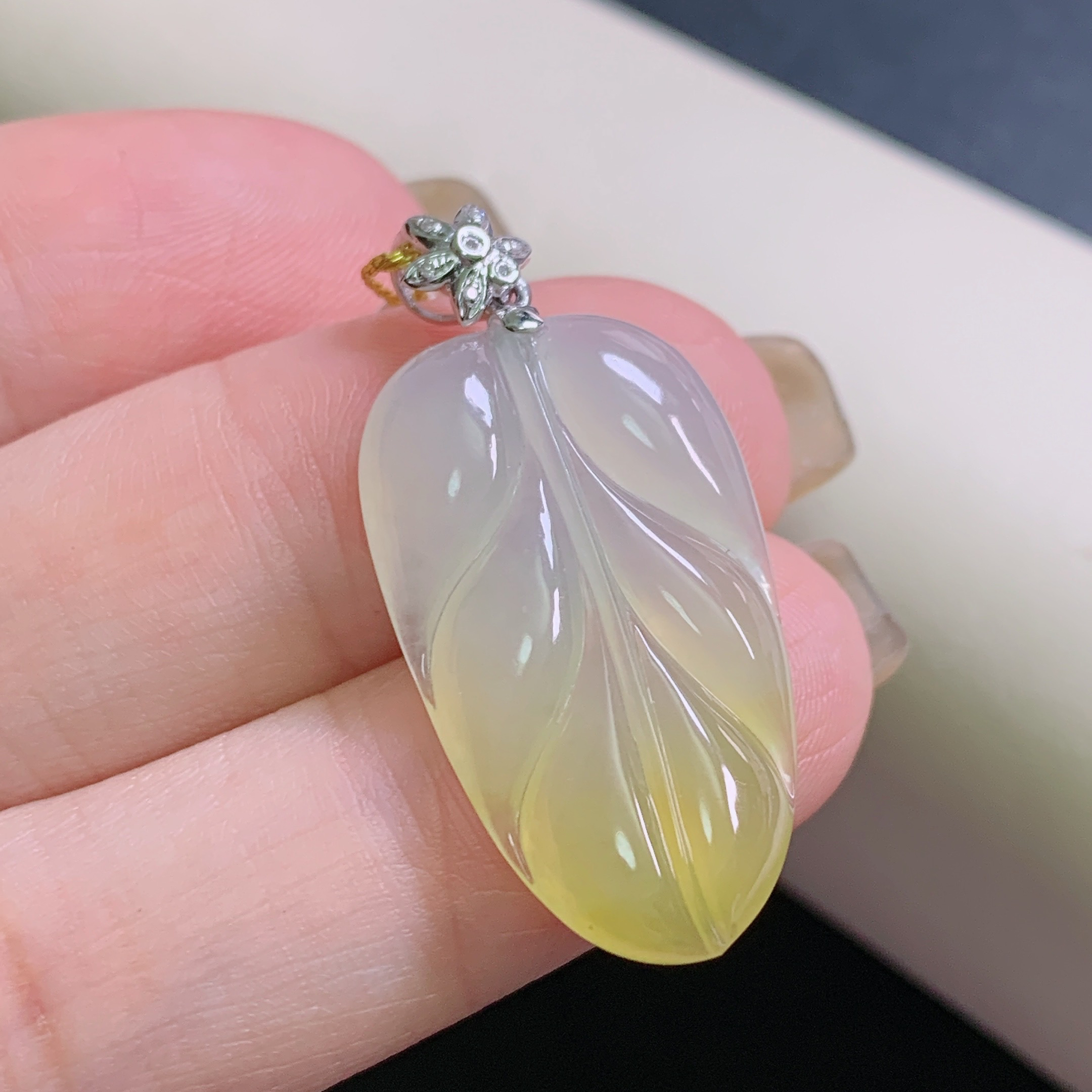 天然缅甸A货翡翠老坑冰种黄翡叶子吊坠特色精致时尚百搭女款玉石