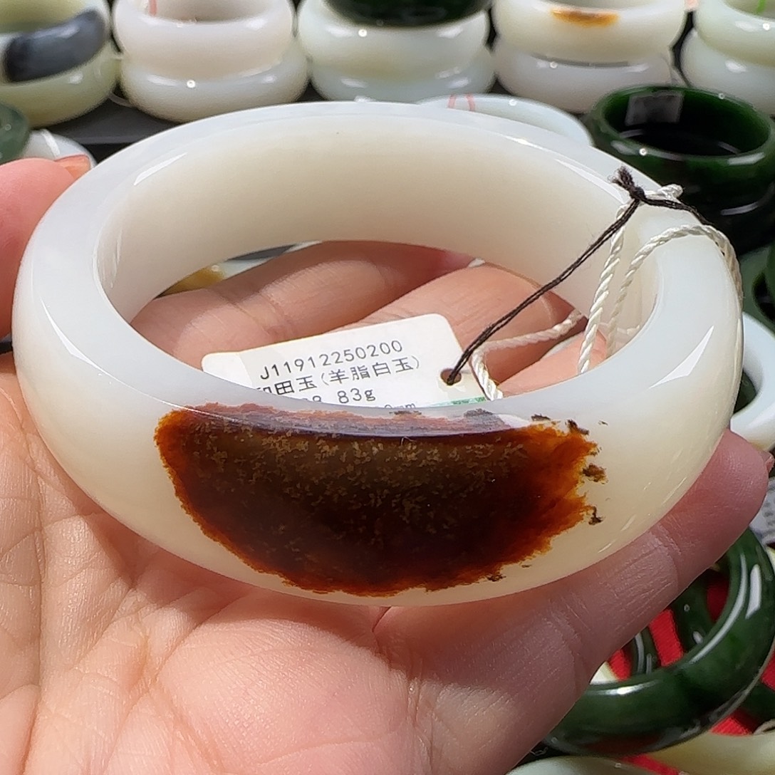 雅***雅和田玉手镯未镶嵌