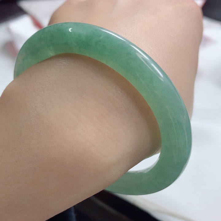 翡翠手镯未镶嵌完美冰湖水绿细腻冰绿圆条56,57