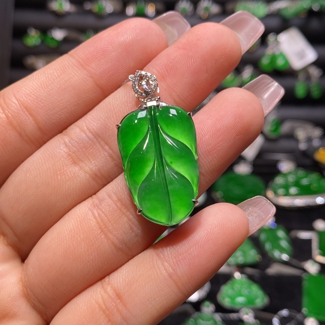 翡翠颈饰18K金镶嵌天然翡翠