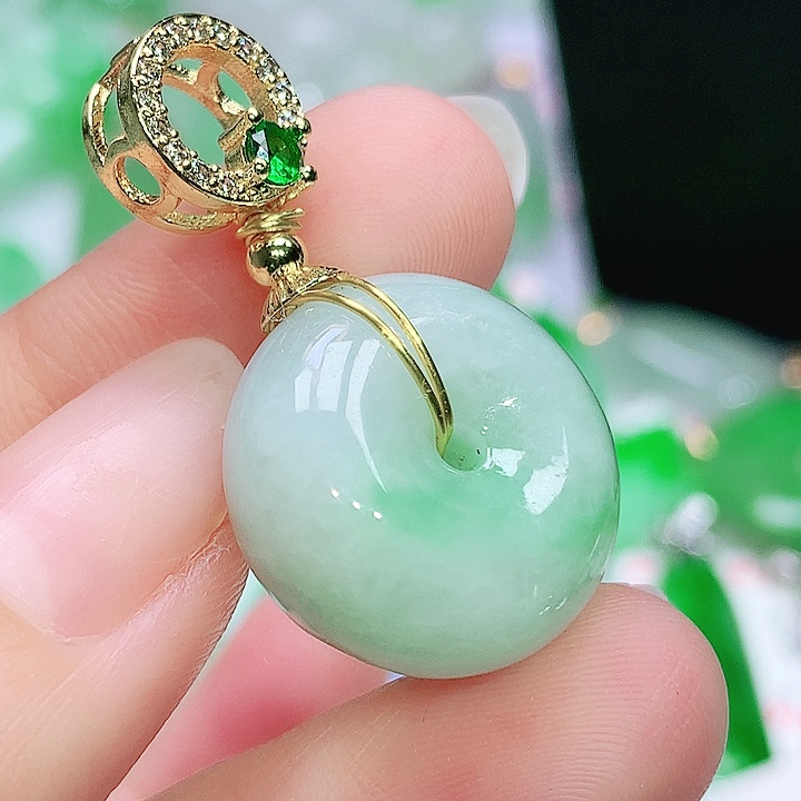 翡翠未镶嵌颈饰翡翠