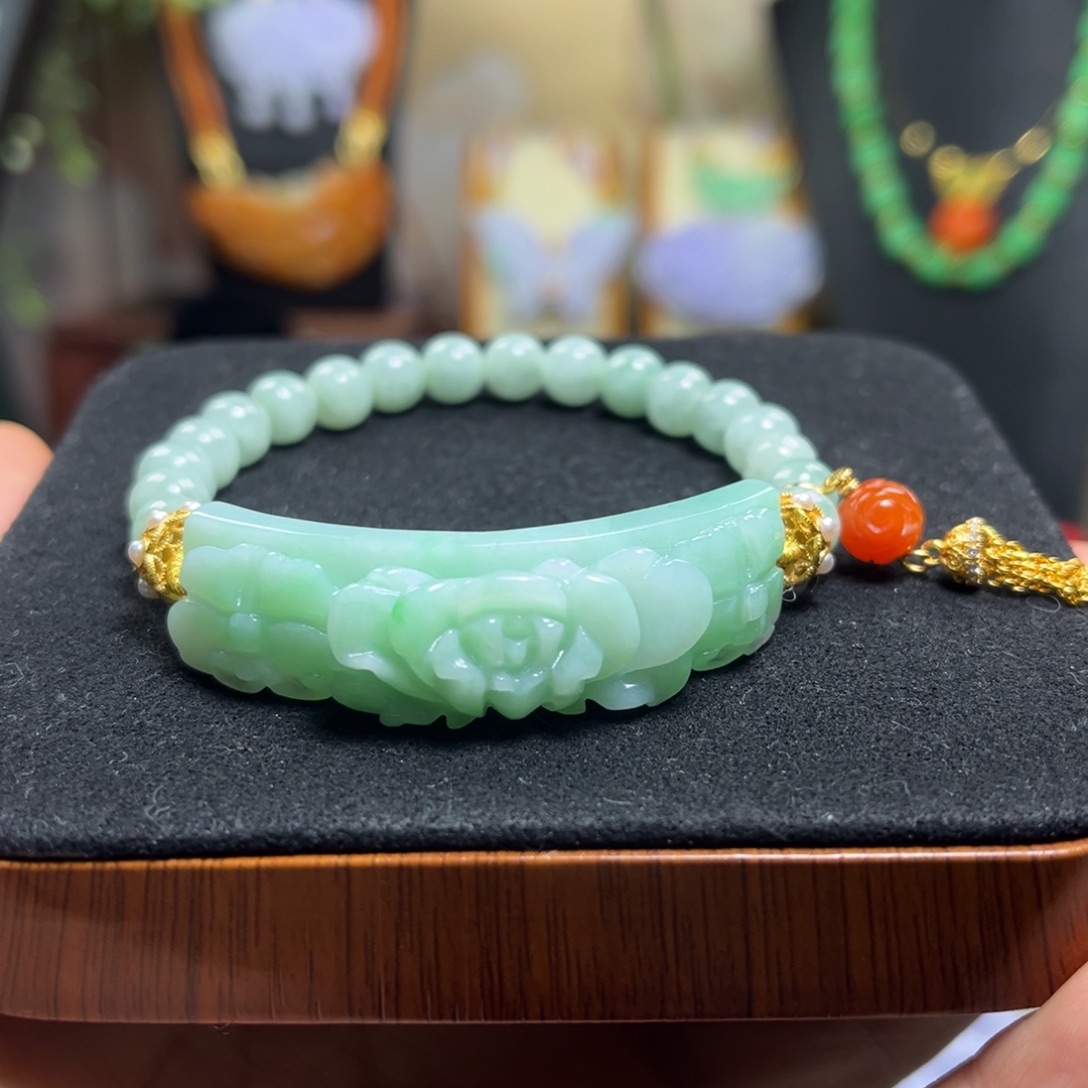 翡翠未镶嵌颈饰天然翡翠手牌