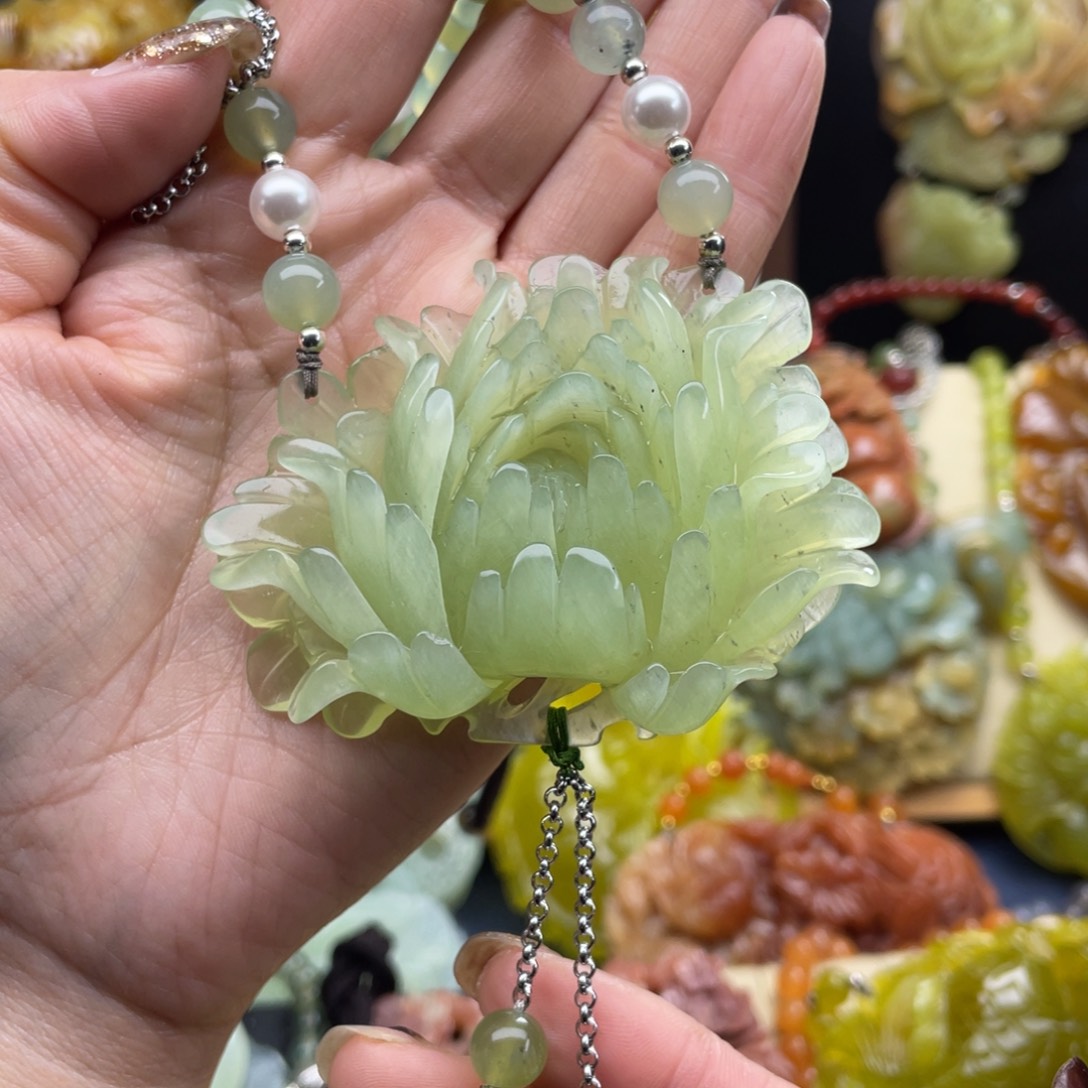 未镶嵌蛇纹石玉颈饰