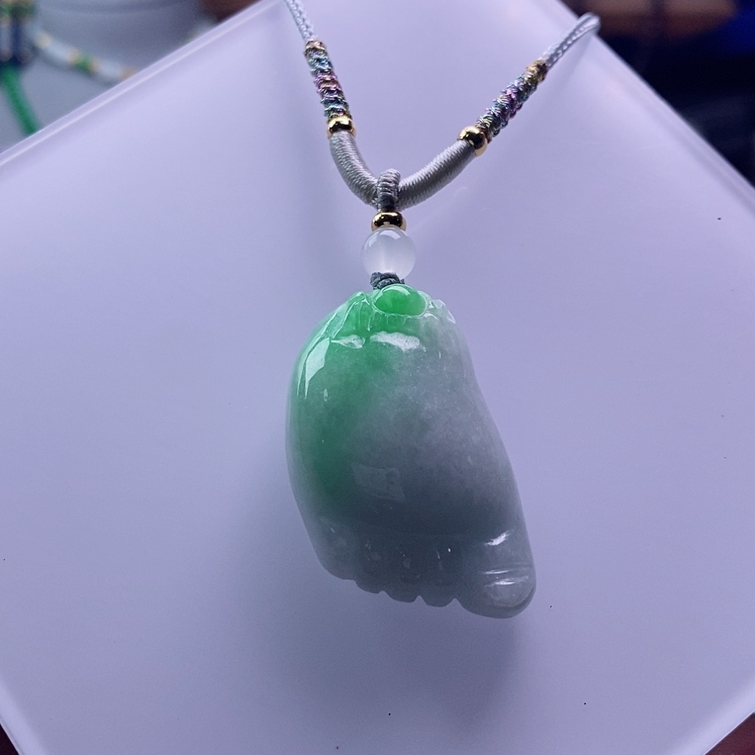 翡翠未镶嵌吊坠(赠链)
