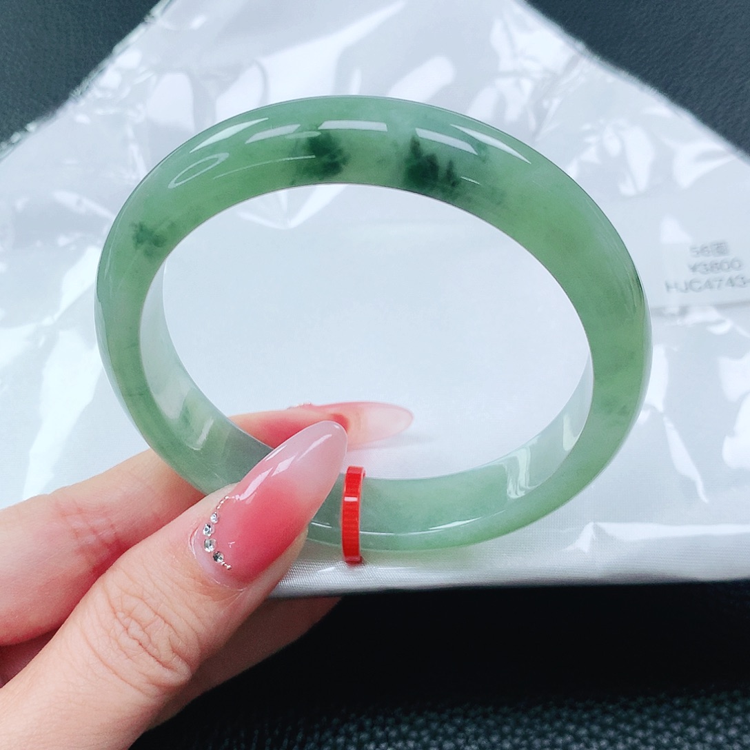 翡翠手镯未镶嵌56圈