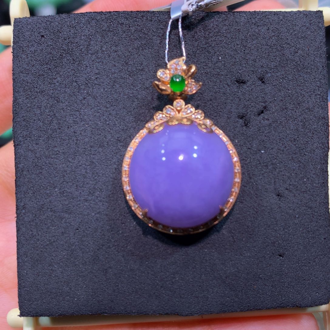 翡翠18K金镶嵌颈饰翡翠