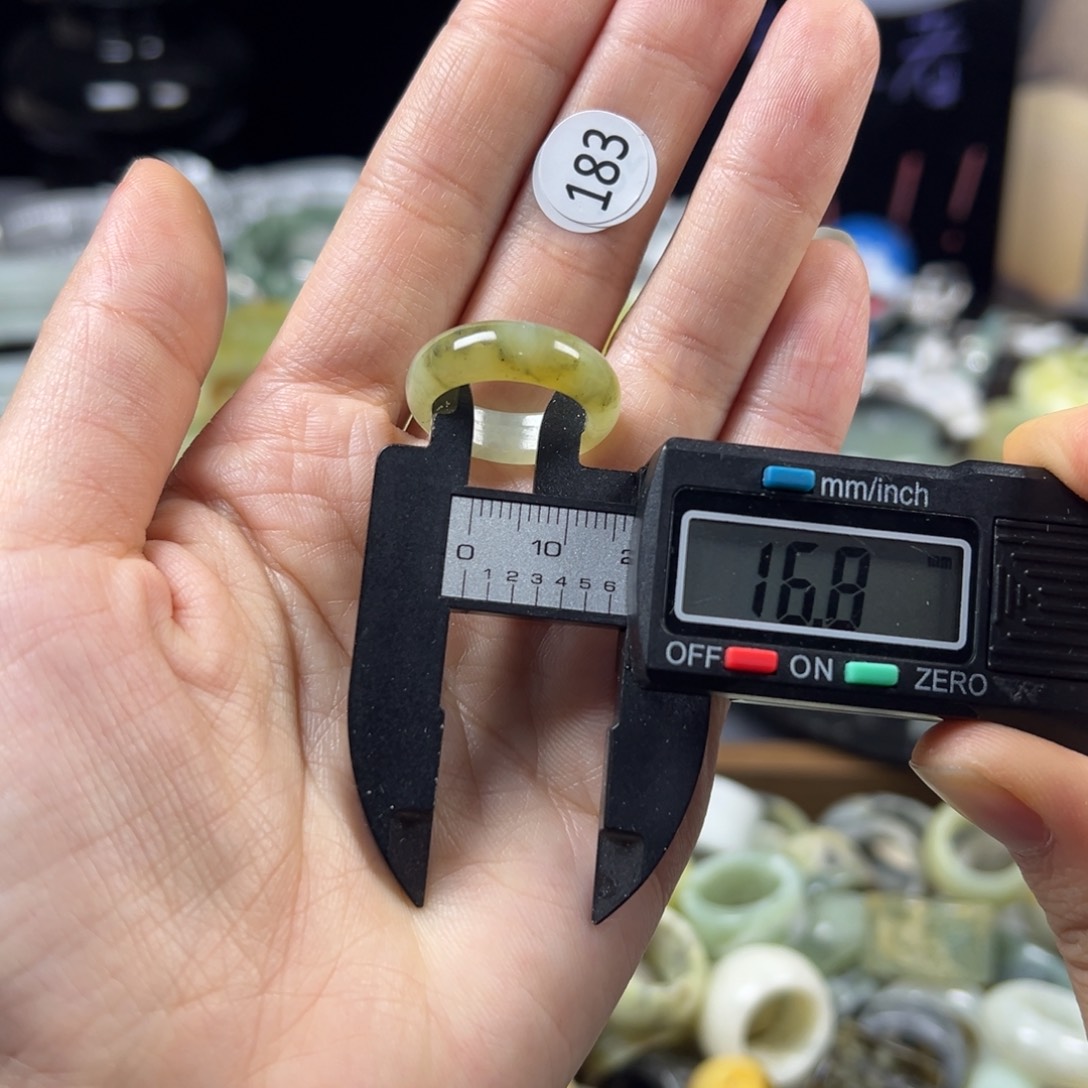 蛇纹石玉未镶嵌戒指