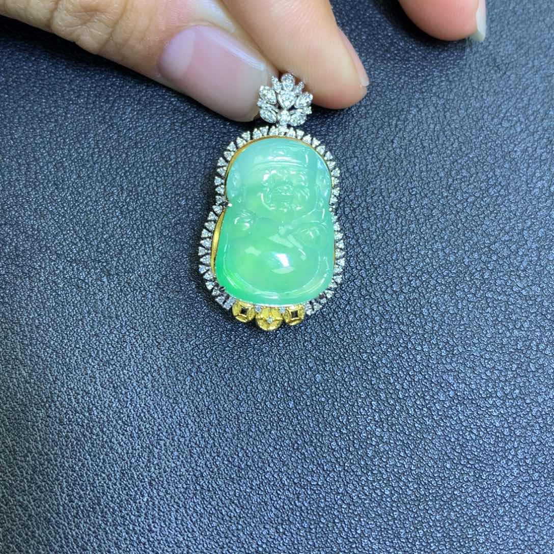 翡翠颈饰18K金镶嵌翡翠