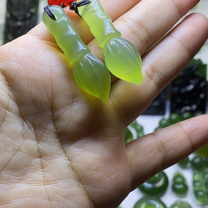 蛇纹石玉颈饰未镶嵌