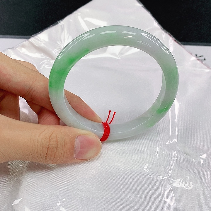 翡翠未镶嵌手镯圈57.3。03086