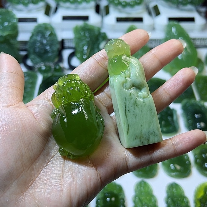 蛇纹石玉手把件未镶嵌相**生