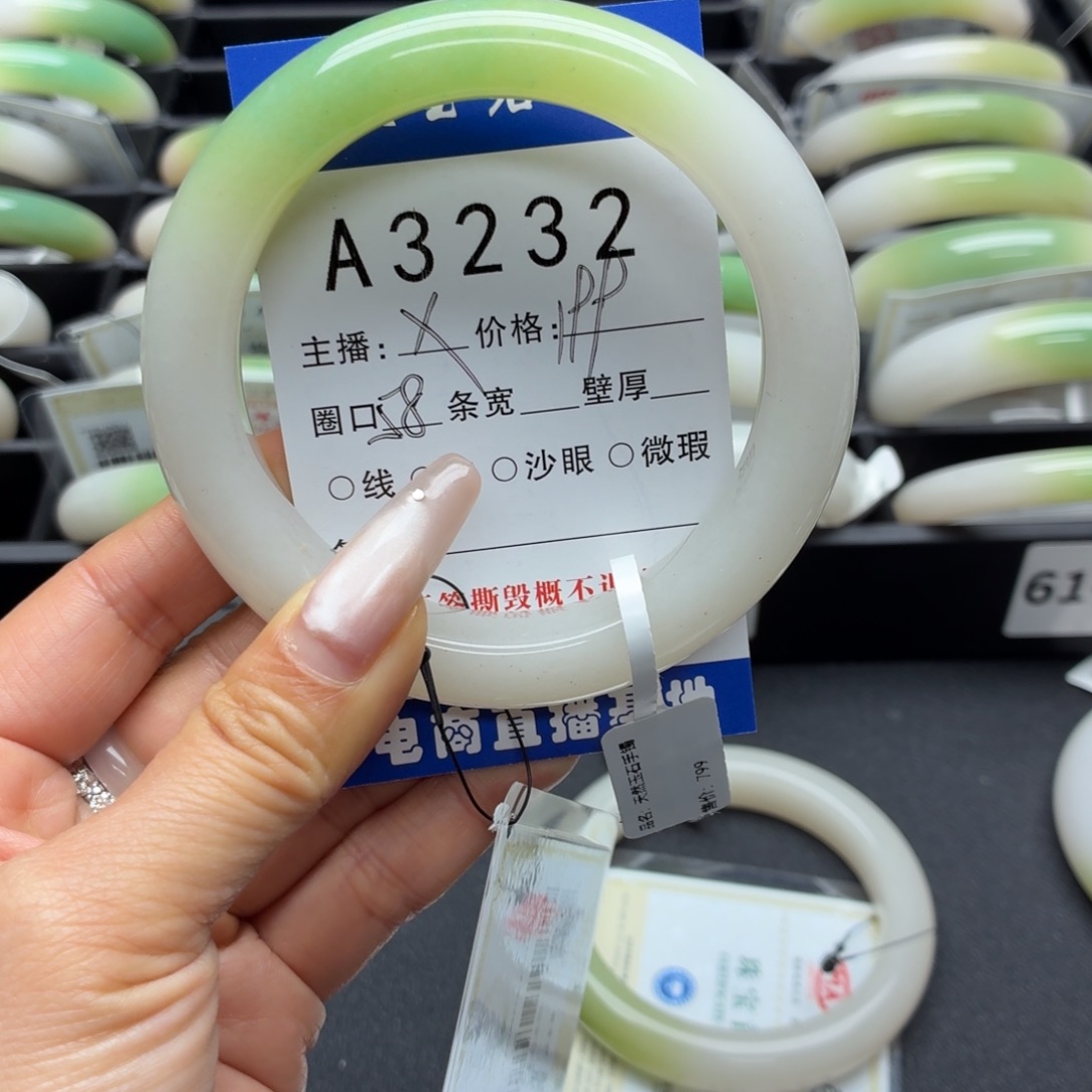 南***佛石英岩玉未镶嵌手镯