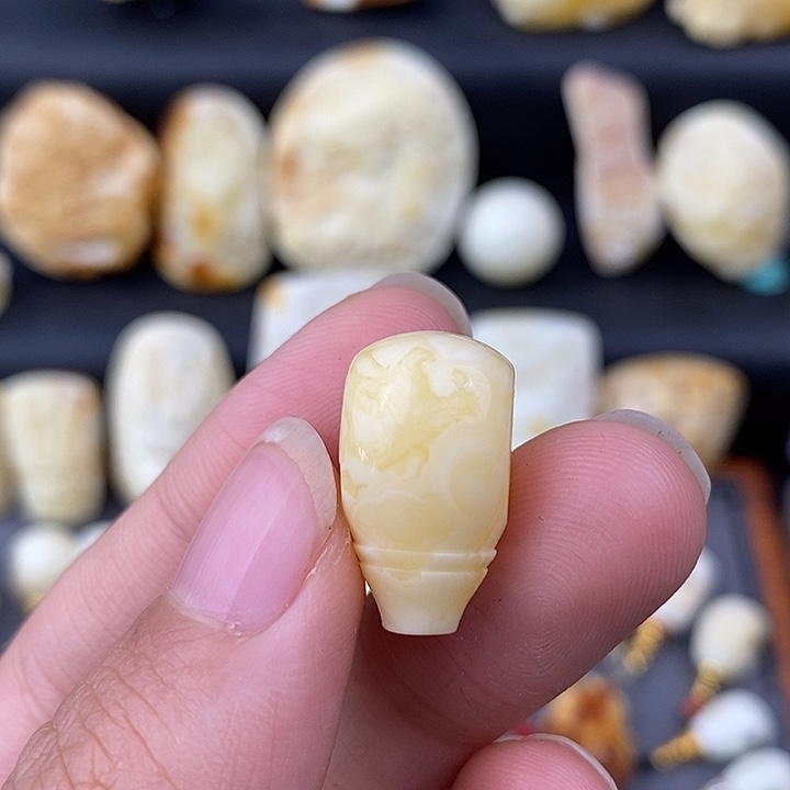 琥珀未镶嵌裸石11三通a705