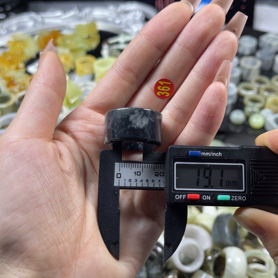 蛇纹石玉未镶嵌戒指