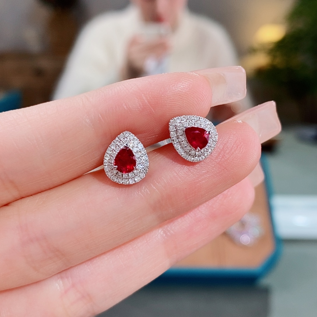 红宝石耳饰18K金镶嵌0.6ct