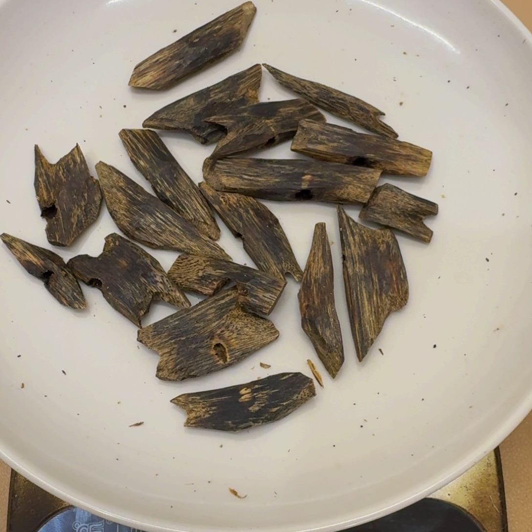 L***G沉香碎屑沉香千里香高端块料31克