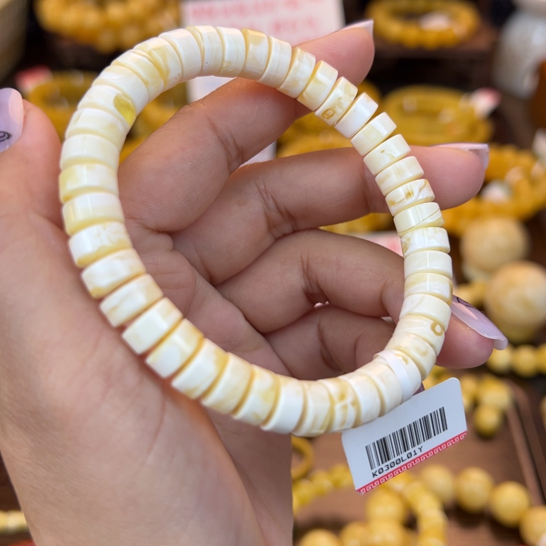 琥珀裸石未镶嵌kjjjhhjjjjj