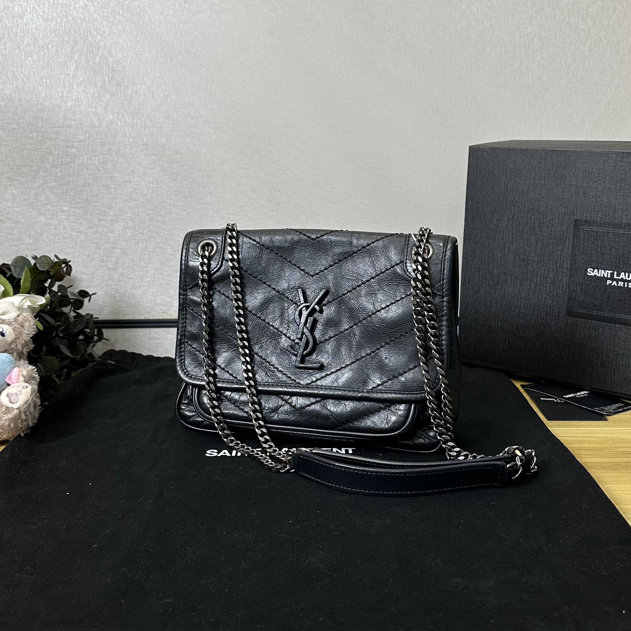 99新 YSL/圣罗兰 壹所奢品/YSL小号NIKI 新款 D扣 黑银斜挎vk
