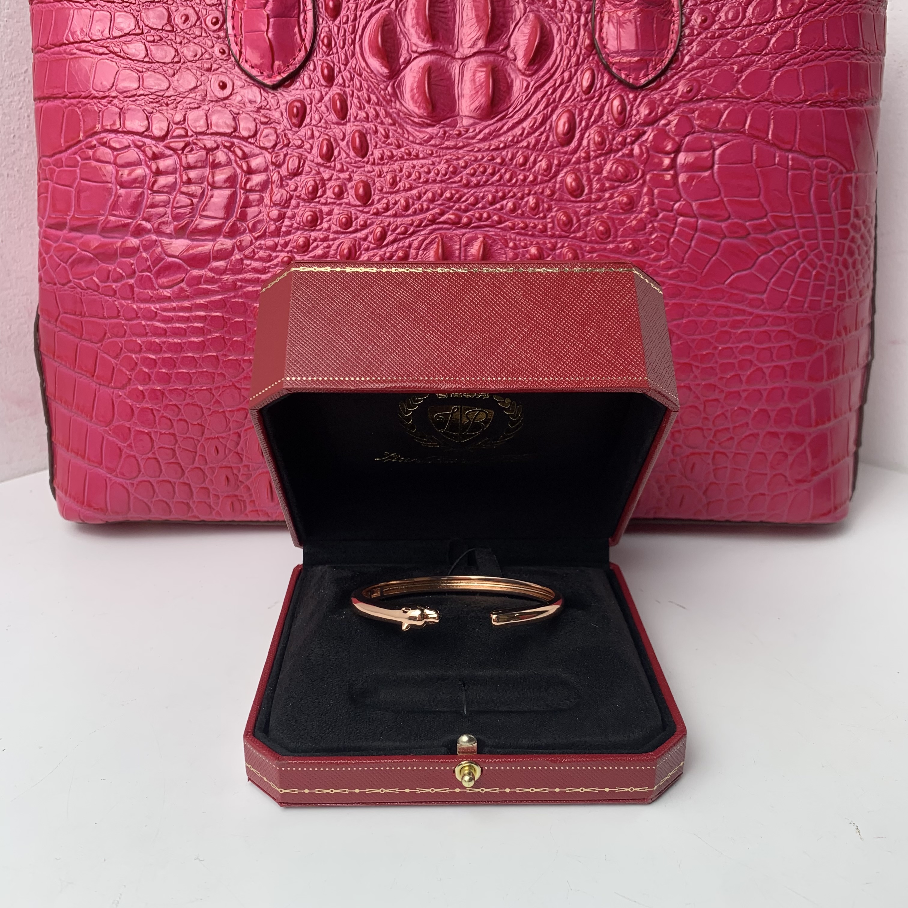 4248手镯--时尚优雅设计手镯赠礼盒