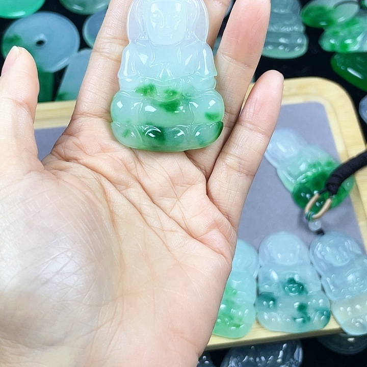 亅***翡翠未镶嵌颈饰吊坠