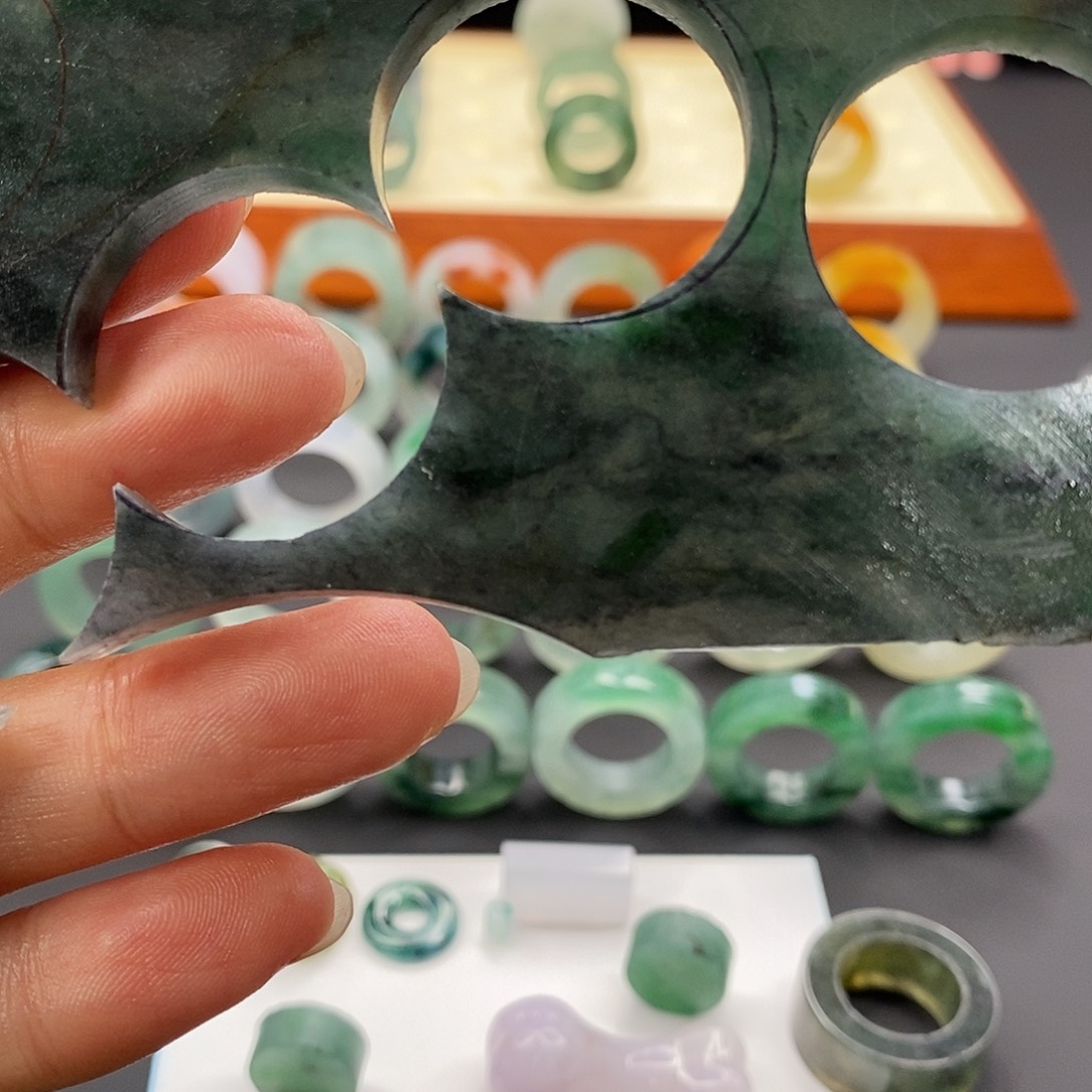 贝***儿未镶嵌定制翡翠翡翠