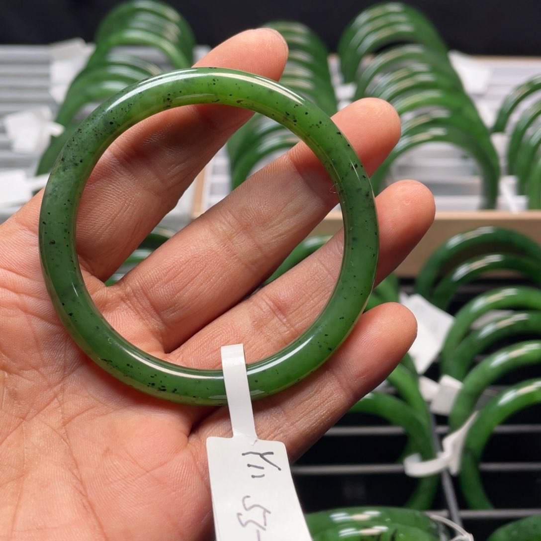 和田玉（碧玉）未镶嵌手镯