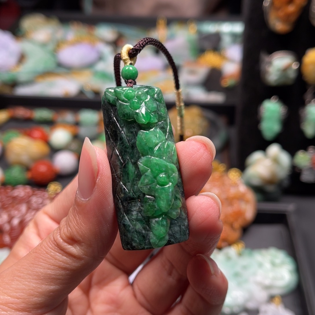 翡翠颈饰未镶嵌cccvvvvvvbbbbbbb