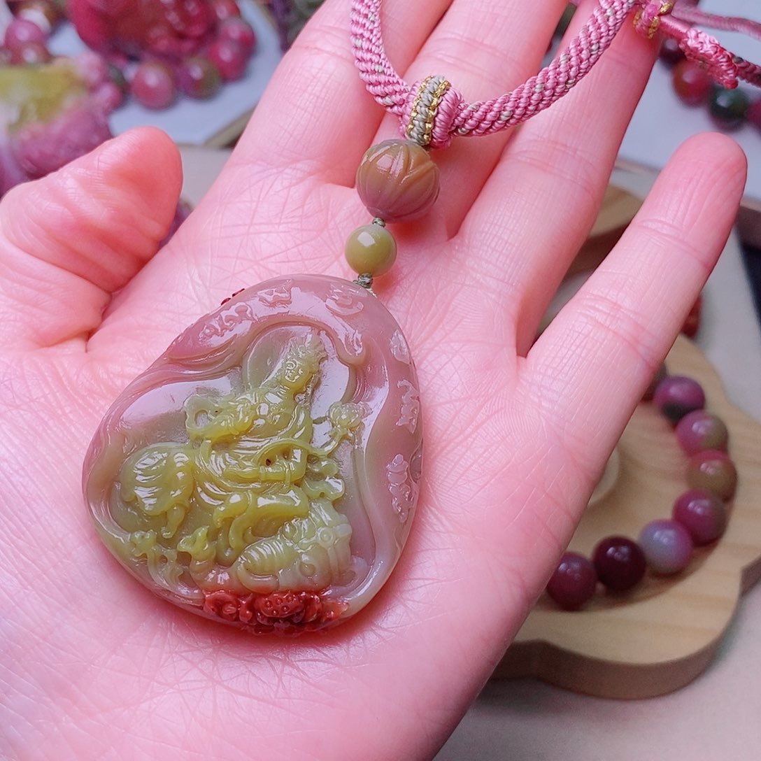 莲***水玛瑙/玉髓未镶嵌珠宝奇石盐源玛瑙定制