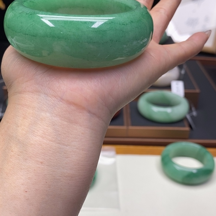 爱***鱼石英质玉未镶嵌佘太翠