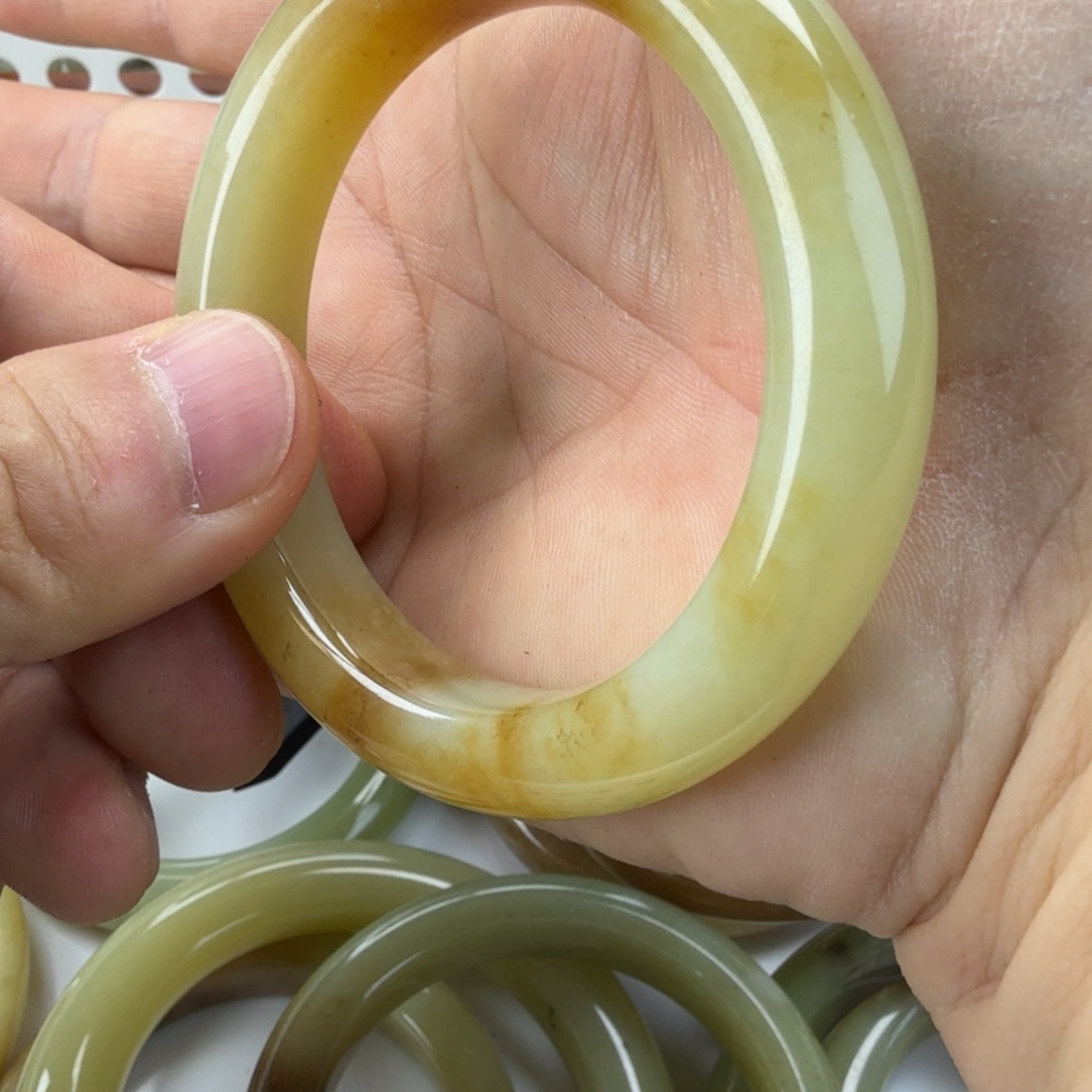 和田玉（糖玉）未镶嵌手镯