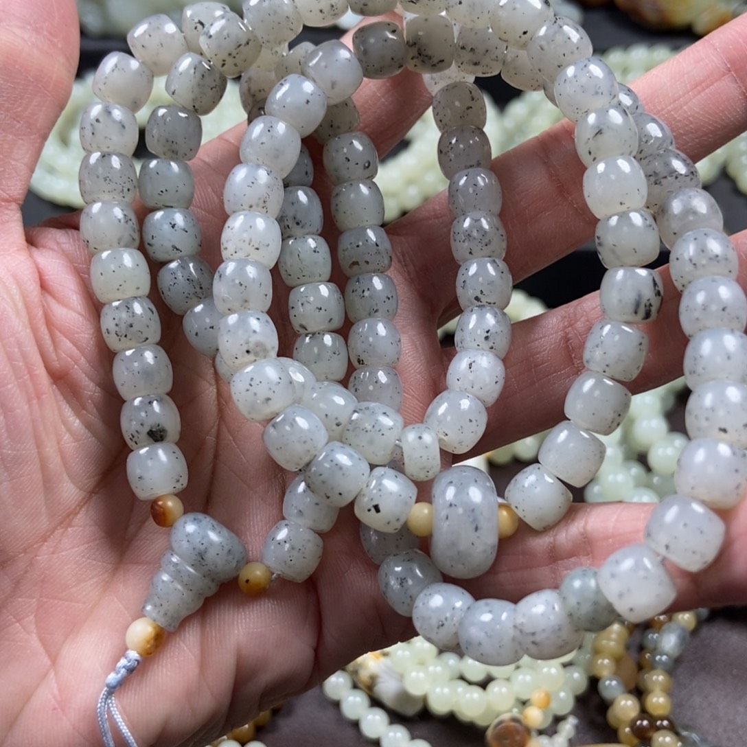 和田玉未镶嵌把件