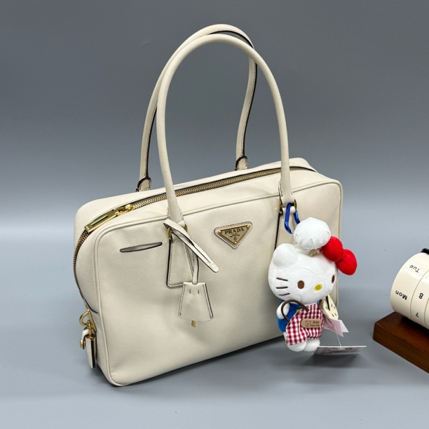 95新 Prada/普拉达 奶白色三角标plume长手柄腋下包时尚通勤轻奢