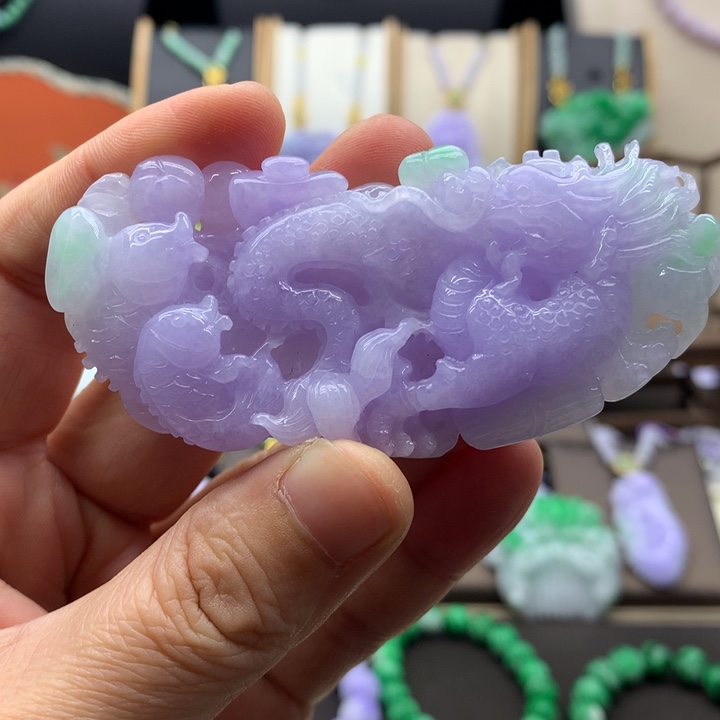 翡翠未镶嵌吊坠(赠链)