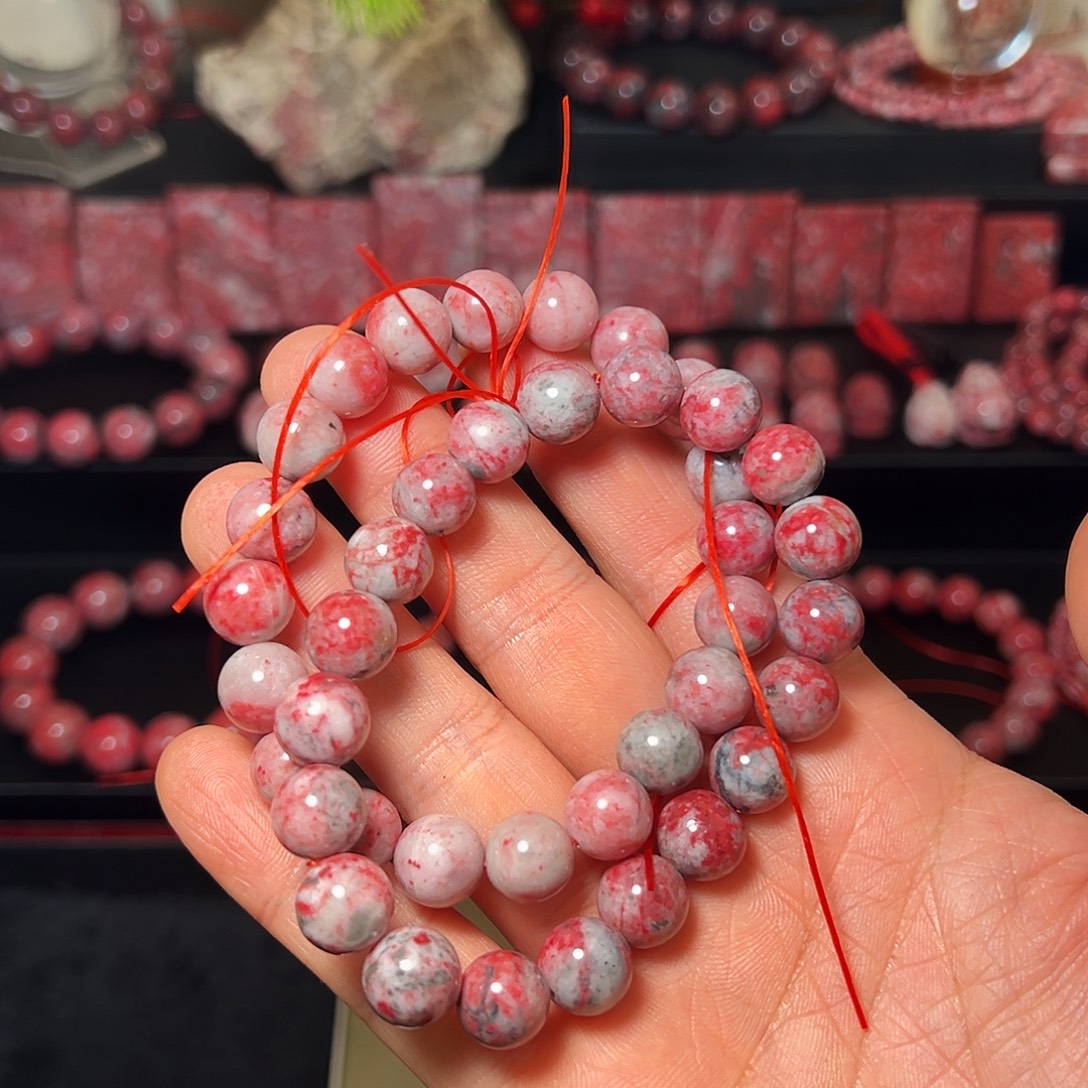 徐***者天然辰砂原石手串