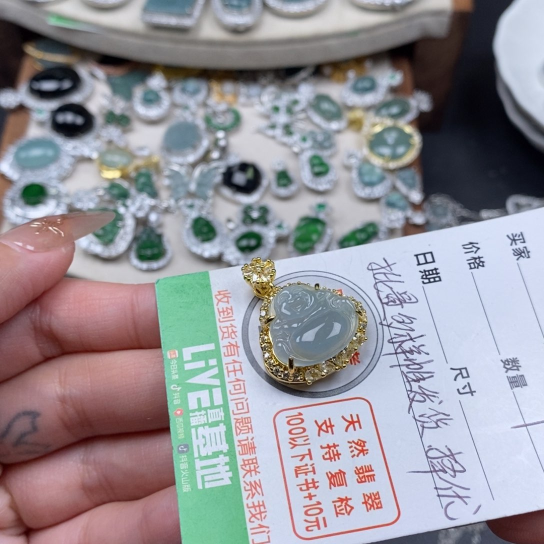 翡翠颈饰未镶嵌翡翠