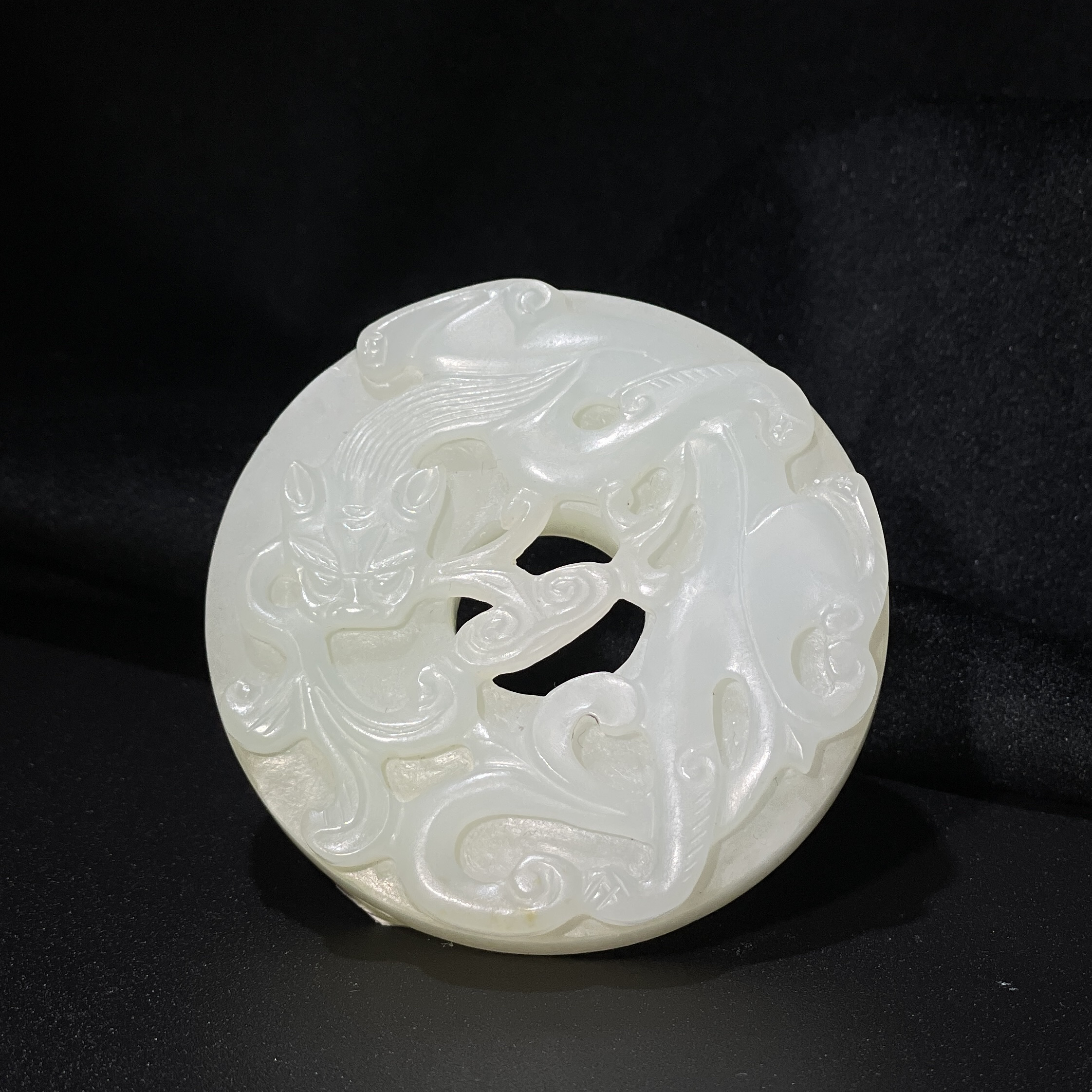 和田玉螭龙壁      （直径5.43✖️厚0.95）