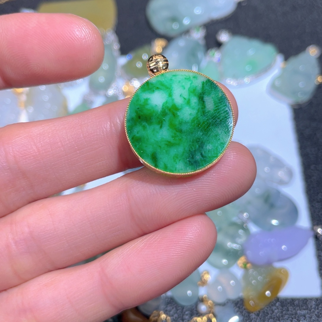 翡翠颈饰18K金镶嵌翡翠