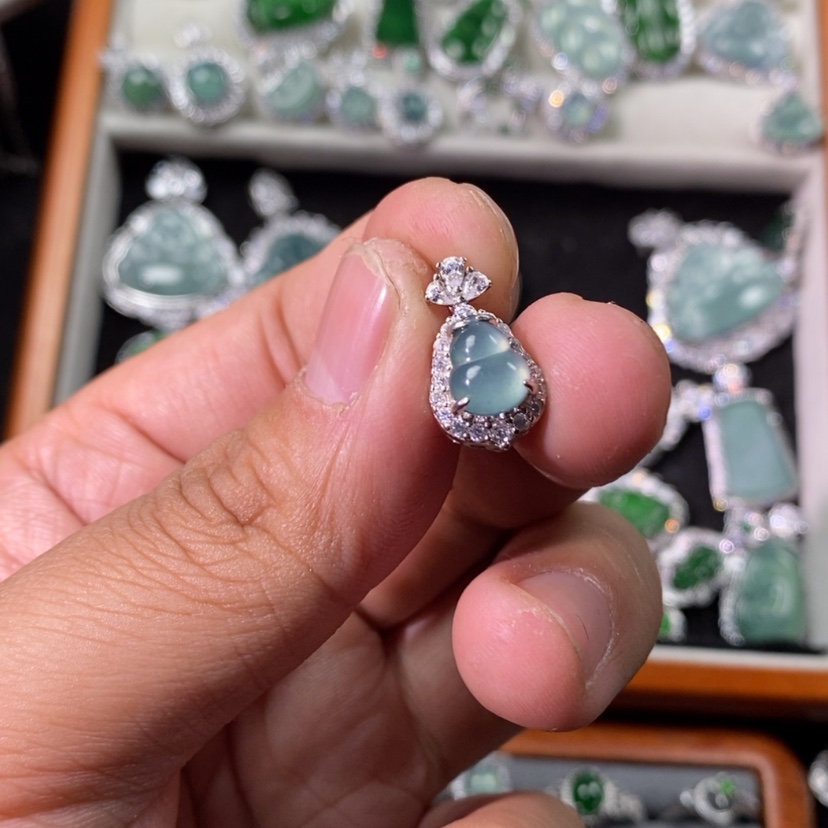 【闪购商品】翡翠颈饰未镶嵌天然