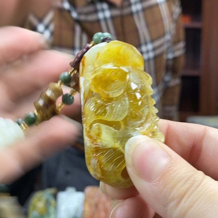 蛇纹石玉未镶嵌颈饰