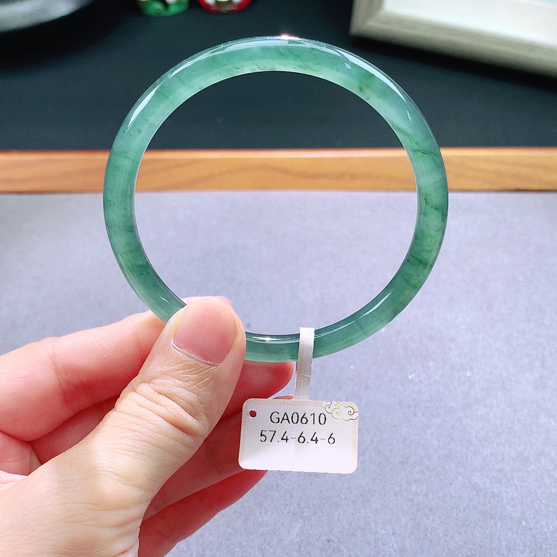 翡翠手镯未镶嵌天然翡翠手镯