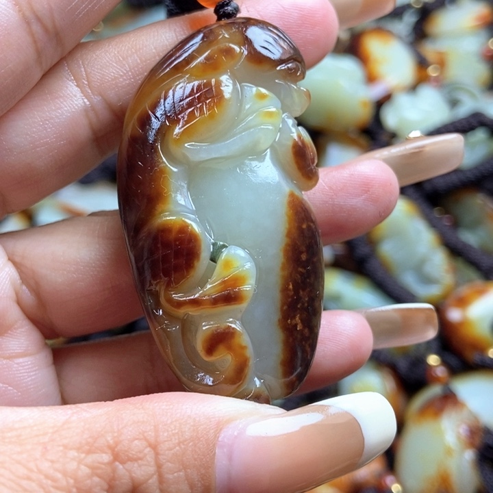 和田玉颈饰未镶嵌