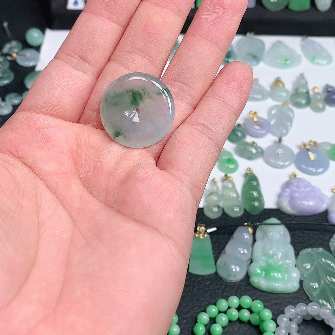 翡翠颈饰未镶嵌翡翠