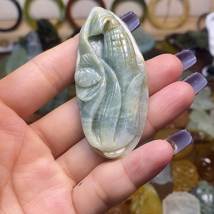 蛇纹石玉吊坠未镶嵌