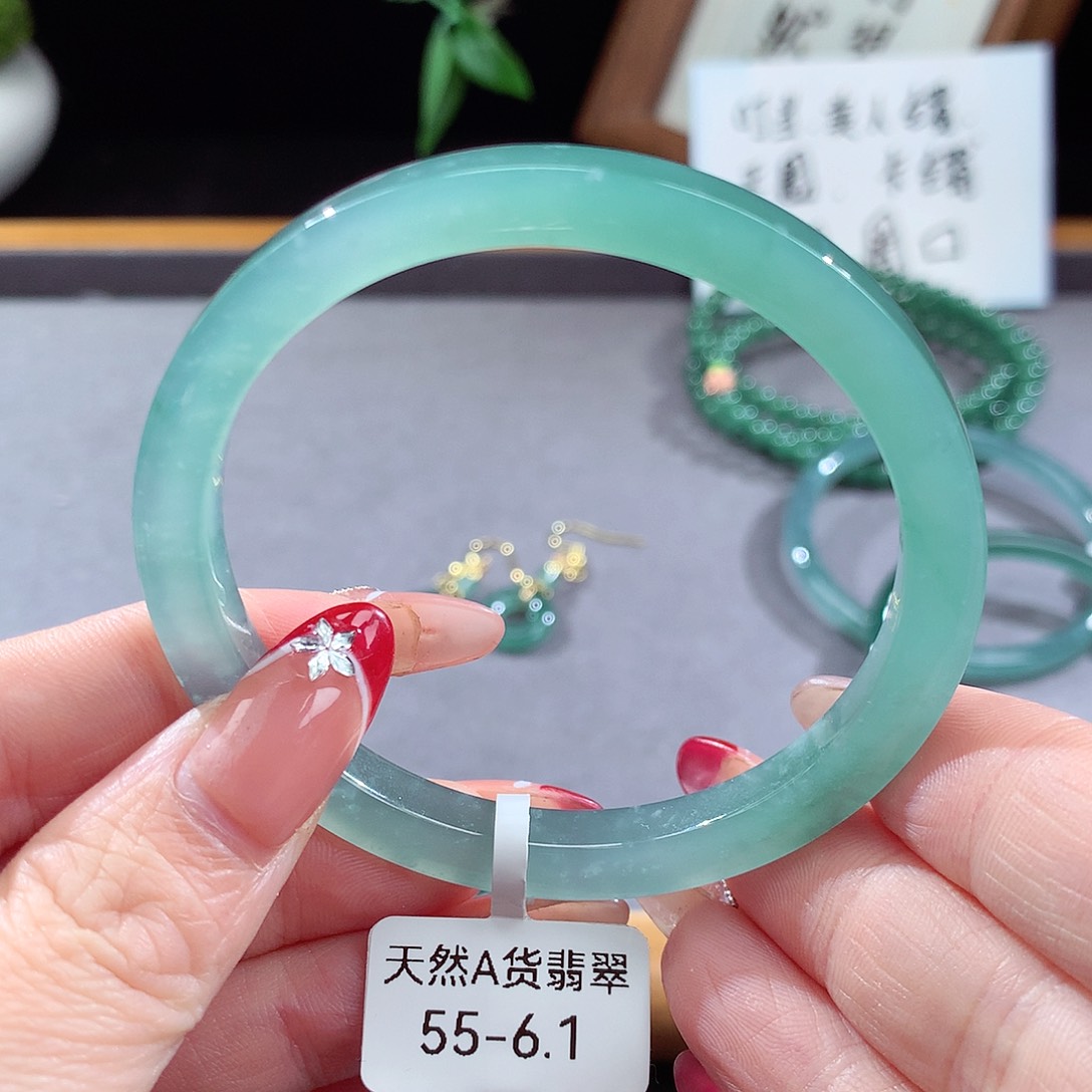 翡翠手镯（圆镯）未镶嵌