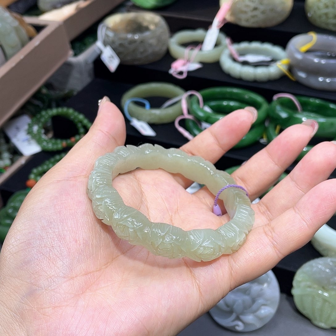 和田玉手镯57圈口17未镶嵌